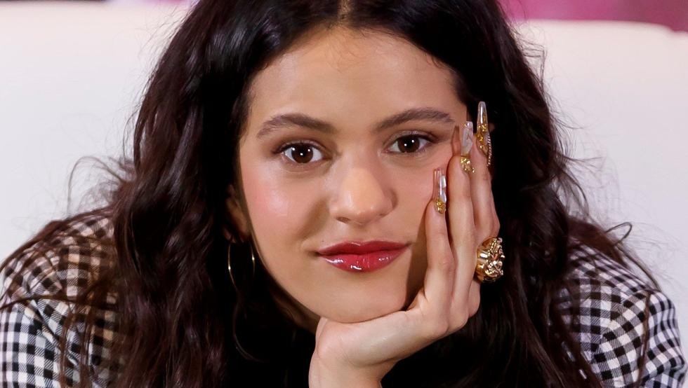 El descontrolado festejo de Rosalía para recibir el 2020: con amigas en la cama | Espectáculos