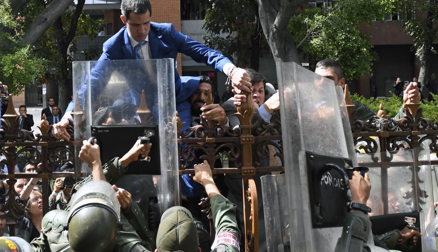 Golpe en el Parlamento de Venezuela: el chavismo impidió ingresar a Guaidó | Internacionales