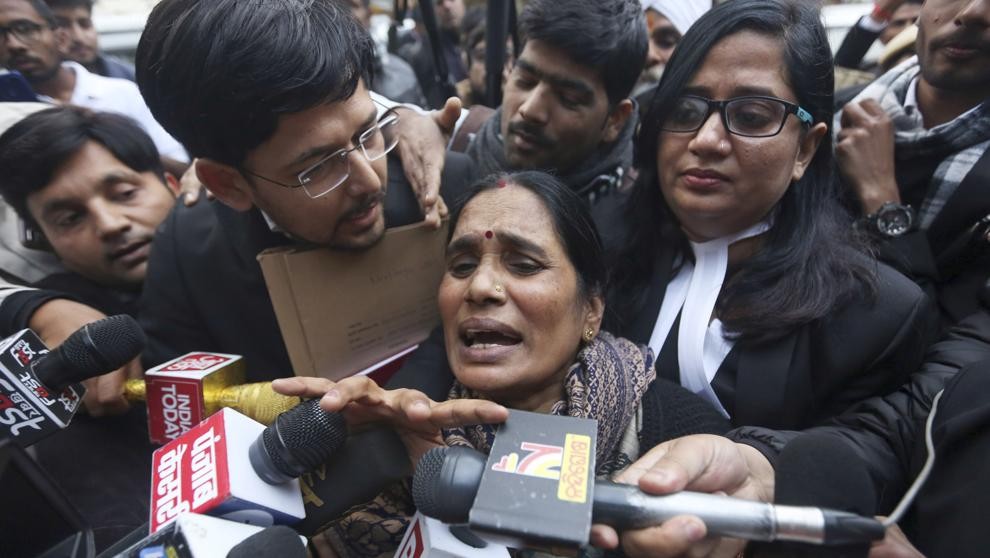 Los cuatro condenados por violar en manada y matar a una joven en la India serán ahorcados | Internacionales