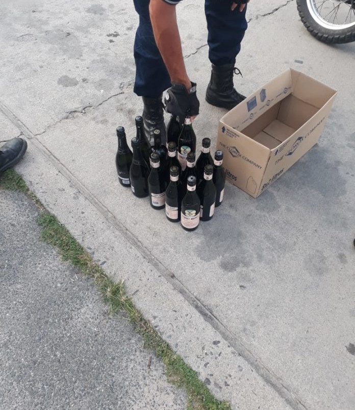 Detenida por robar 14 botellas de alcohol escondidas entre su ropa | Córdoba