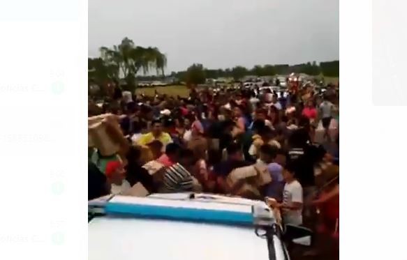 VIDEO: despistó un camión de Bagley y lo saquearon | Actualidad