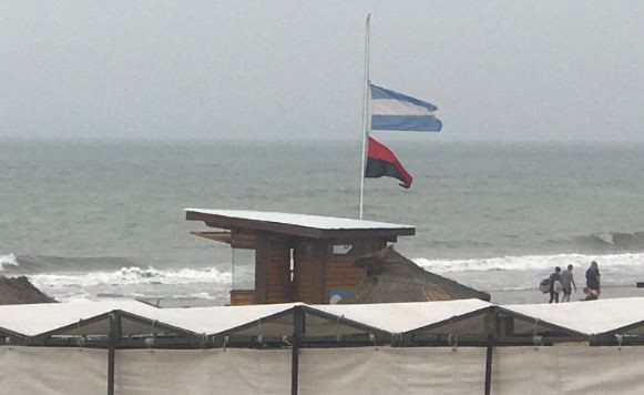 Banderas a media asta en las playas de Villa Gesell por el crimen de Fernando Báez Sosa | Actualidad