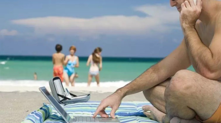 Advierten que cada año es más difícil desconectarse del trabajo durante las vacaciones | Actualidad