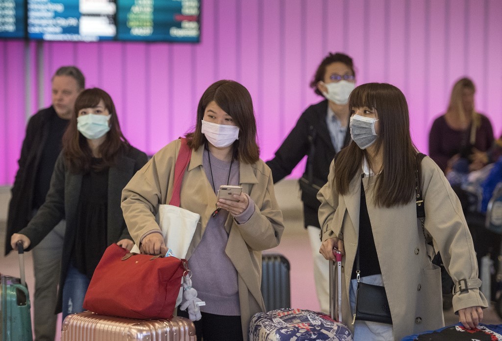 China restringe viajes y endurece las medidas frente a los 56 muertos por coronavirus | Internacionales