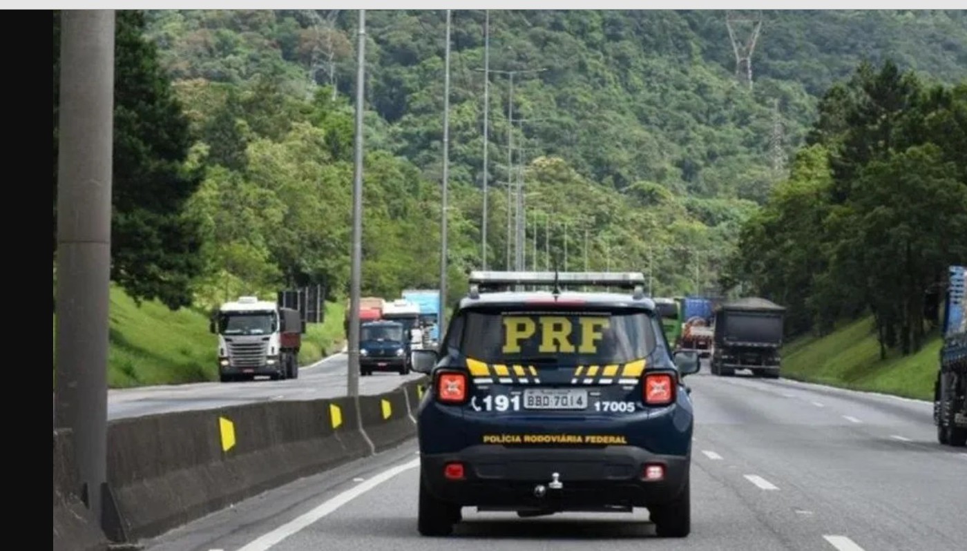 Iban de vacaciones a Brasil y se olvidó a su esposa en una estación de servicio | Redes