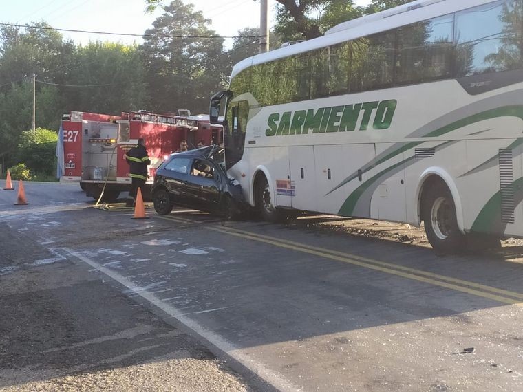 Rutas trágicas: un muerto tras choque frontal entre un auto y un colectivo | Córdoba