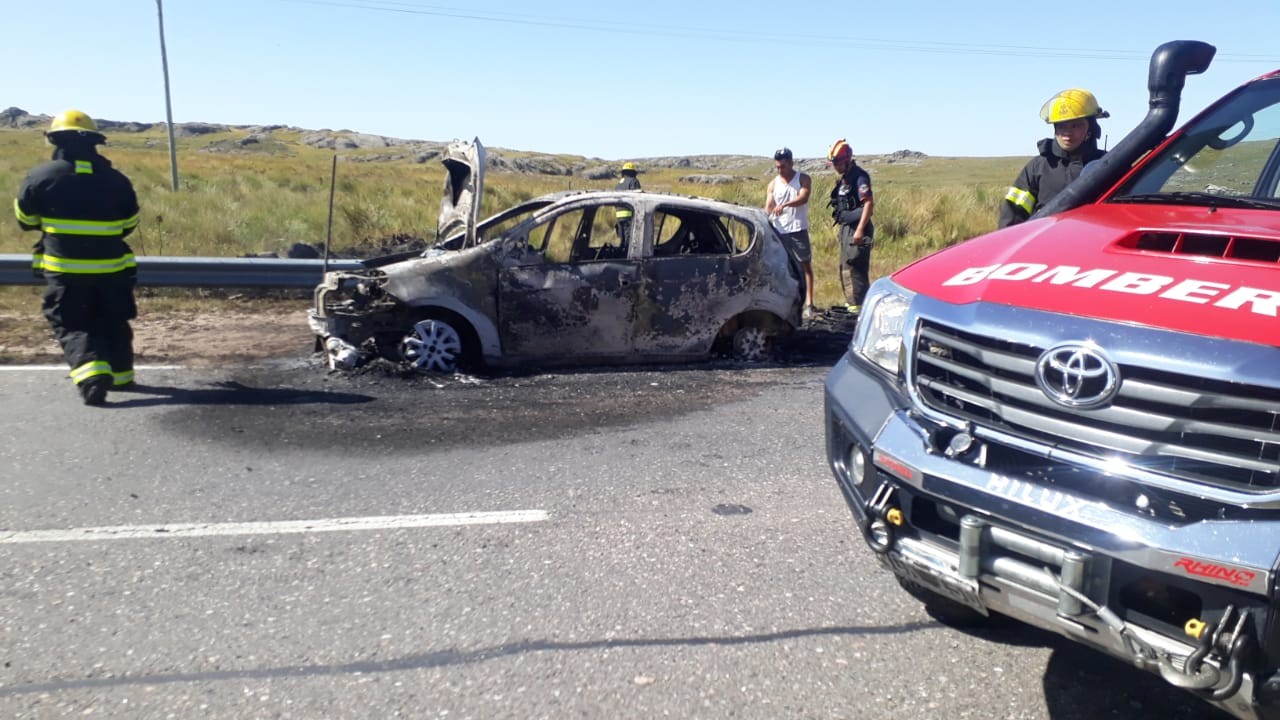 De no creer: ahora un auto se incendió en el camino de las Altas Cumbres | Córdoba