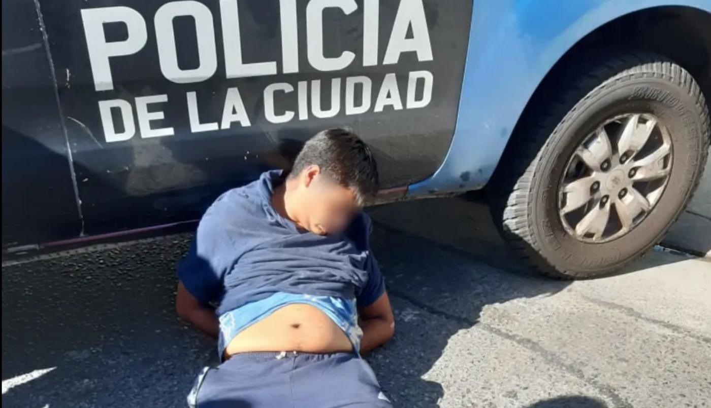 Motochorros le patearon la panza a una embarazada para robarle el celular | Actualidad