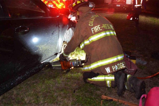 Quiso cambiar la goma, le quedaron las manos atrapadas y llamó al 911 con los pies | Internacionales