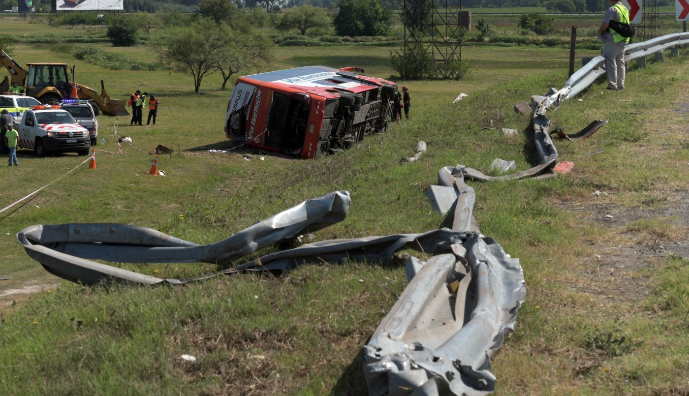 El audio dramático del compañero del chofer del micro de Vía Bariloche: "Volcamos, cumpa" | Actualidad