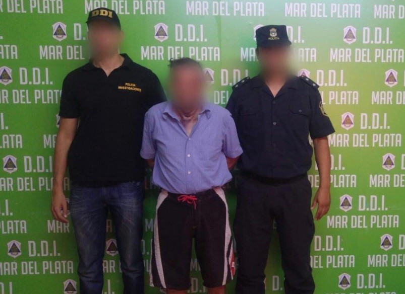 La familia casi lincha al abuelo de 80 años luego de descubrir un video violando a su nieta | Actualidad