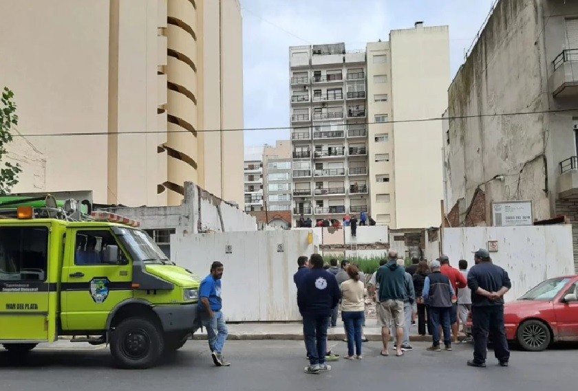 Estaba en un hotel alojamiento, se quiso arrojar al vacío y la rescataron | Actualidad