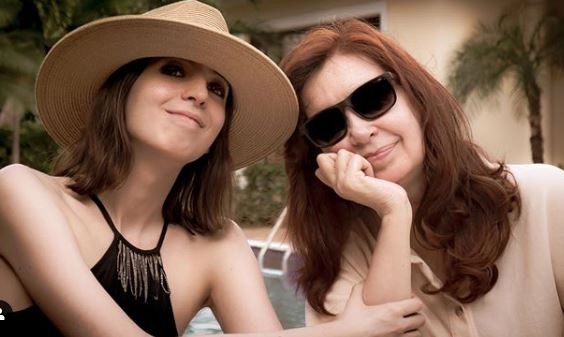 La primera foto de Cristina junto a Florencia desde el tratamiento médico en Cuba | Actualidad