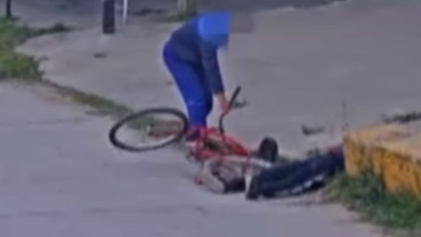 VIDEO: se desmayó mientras circulaba en bicicleta y una pareja se la robó | Actualidad