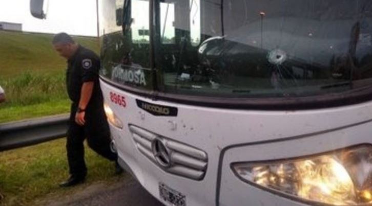 Dos micros fueron baleados en el ingreso a Santa Fe: dos heridos | Actualidad