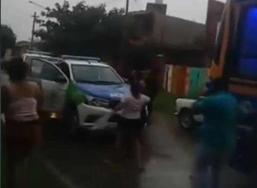 VIDEO: así detenían a un delincuente que subió a robar a un colectivo de la línea 317 | Actualidad