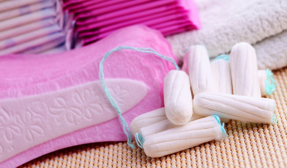 Escocia es el primer país del mundo que entregará tampones y toallitas gratis | Internacionales