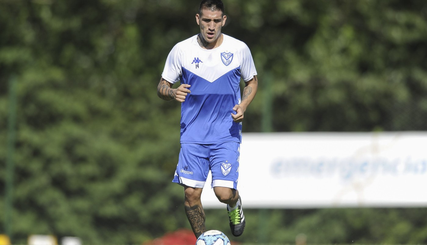 Centurión: "Tuve una vida difícil, tardé en madurar pero ahora disfruto en Vélez" | Deportes