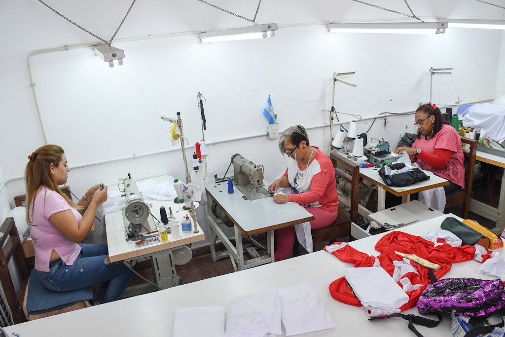 Internas de una cárcel de Los Hornos confeccionaron sábanas para un Hospital de Niños de Avellaneda | Actualidad