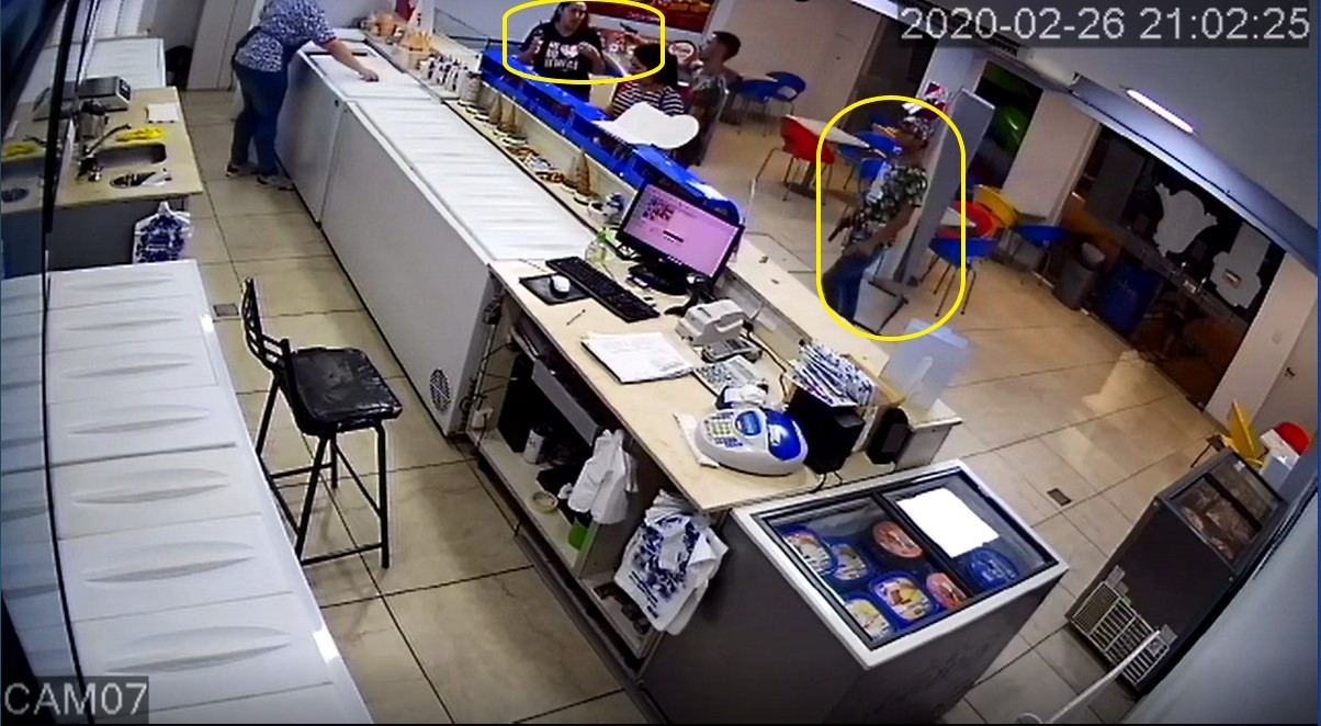 VIDEO – Sabor amargo en la heladería: armados, roban y amenazan a tres mujeres | Córdoba