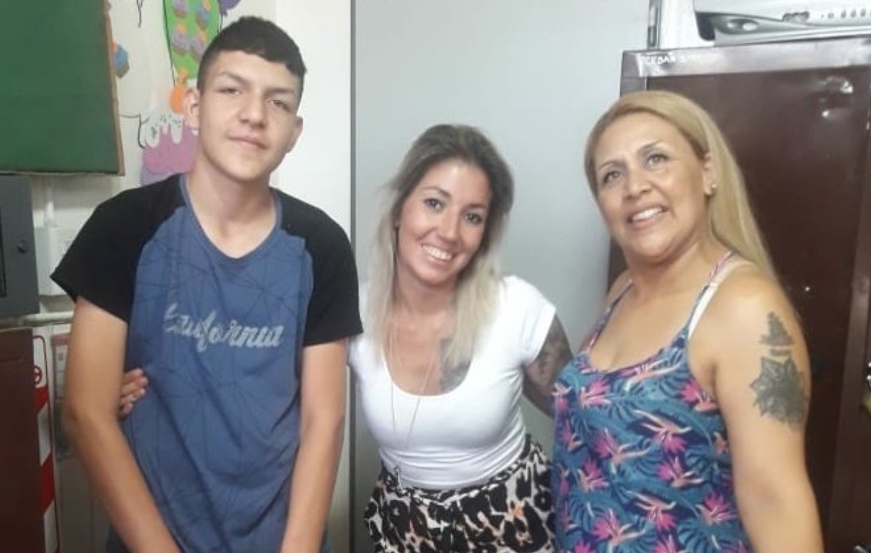 Una docente pidió zapatillas n°49 para un alumno y ayudaron estrellas de básquet | Actualidad