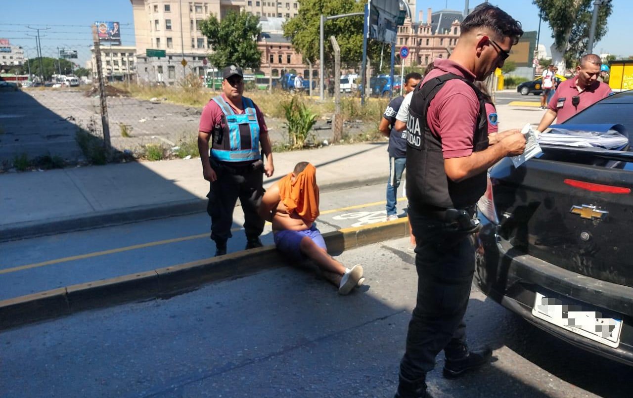 Atraparon a un ladrón que le había robado a un turista alemán en San Telmo | Actualidad