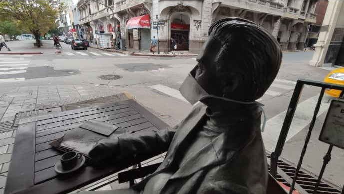 Si te cuidás, nos cuidás a todos: Daniel Salzano te lo dice cubierto con un barbijo | Córdoba