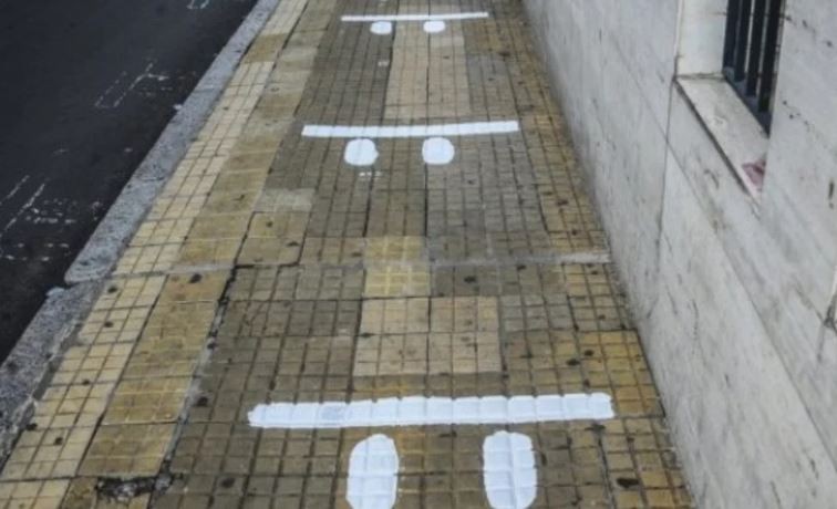 Coronavirus: en Paraná pintaron las veredas para marcar distancias en las filas | Actualidad