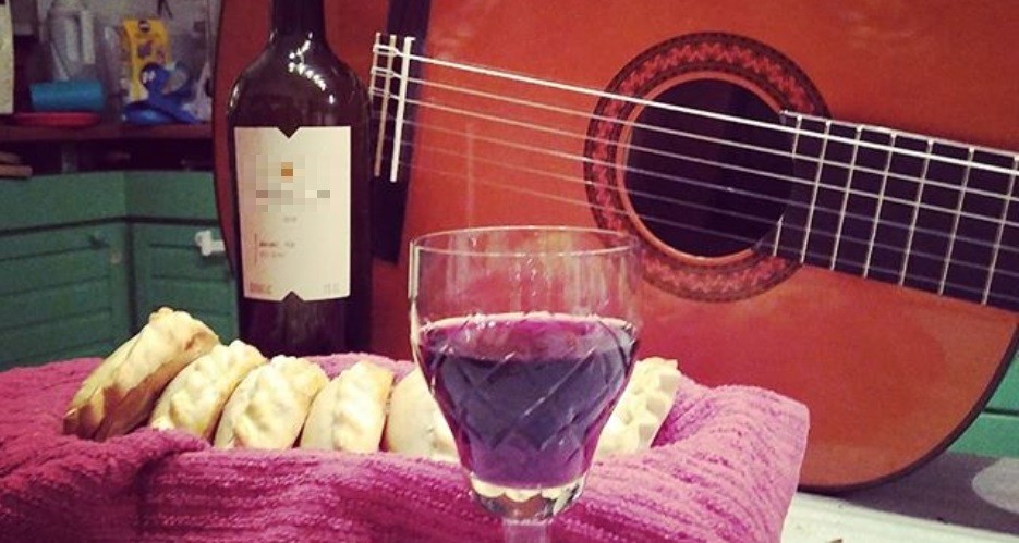 Detenidos: aunque pertenecen al grupo de riesgo, se juntaron en una casa a guitarrear | Actualidad