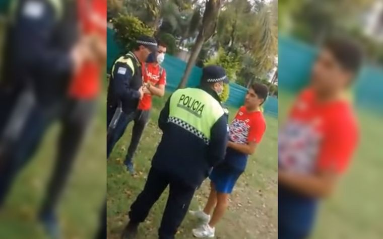 Funcionarios tucumanos violaron la cuarentena para jugar al pádel: fueron separados de sus cargos | Actualidad