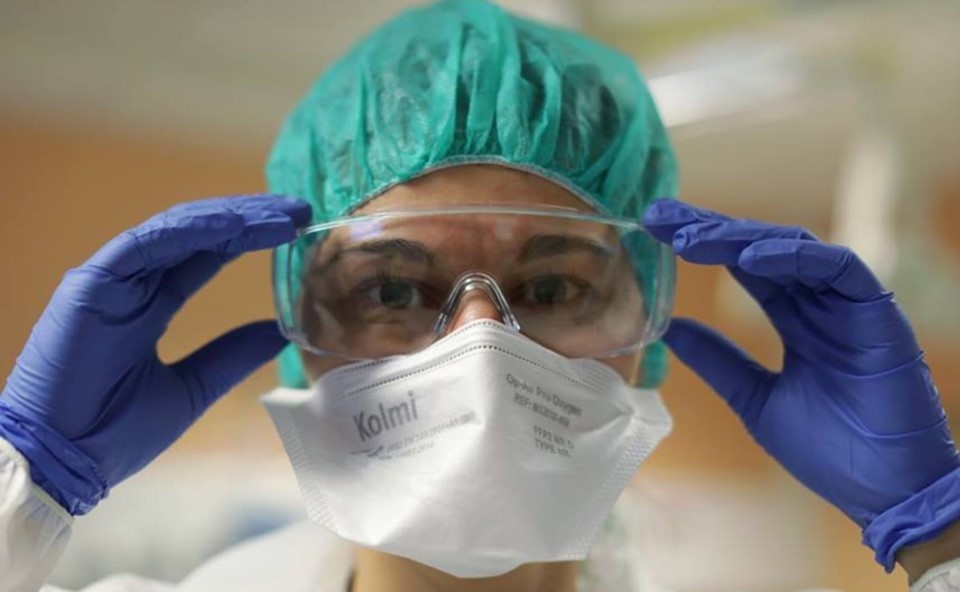 Son médicos, compraron barbijos profesionales por internet y los estafaron | Actualidad