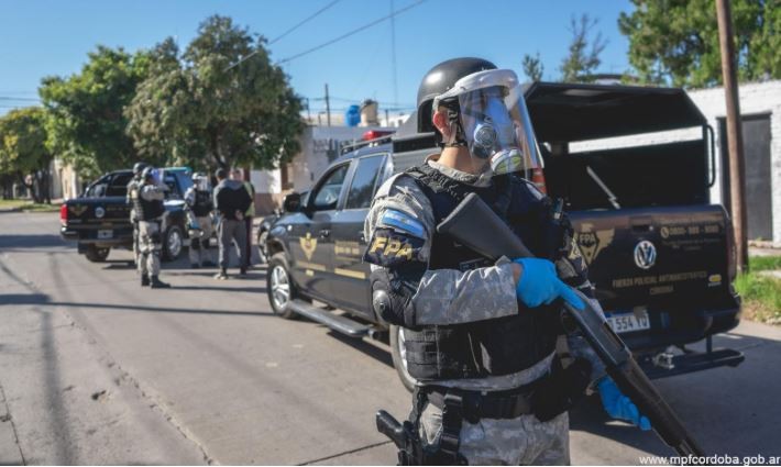 Pelo y barba para un cliente y su peluquera por no cumplir el aislamiento | Córdoba