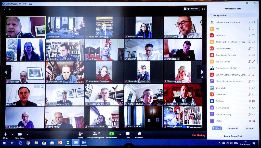 Zoom refuerza su seguridad tras sufrir el robo de miles de datos de usuarios | Internacionales