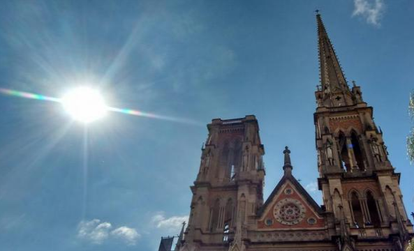 Con un poquito de viento y mucho sol, así seguirá el clima durante el viernes | Córdoba
