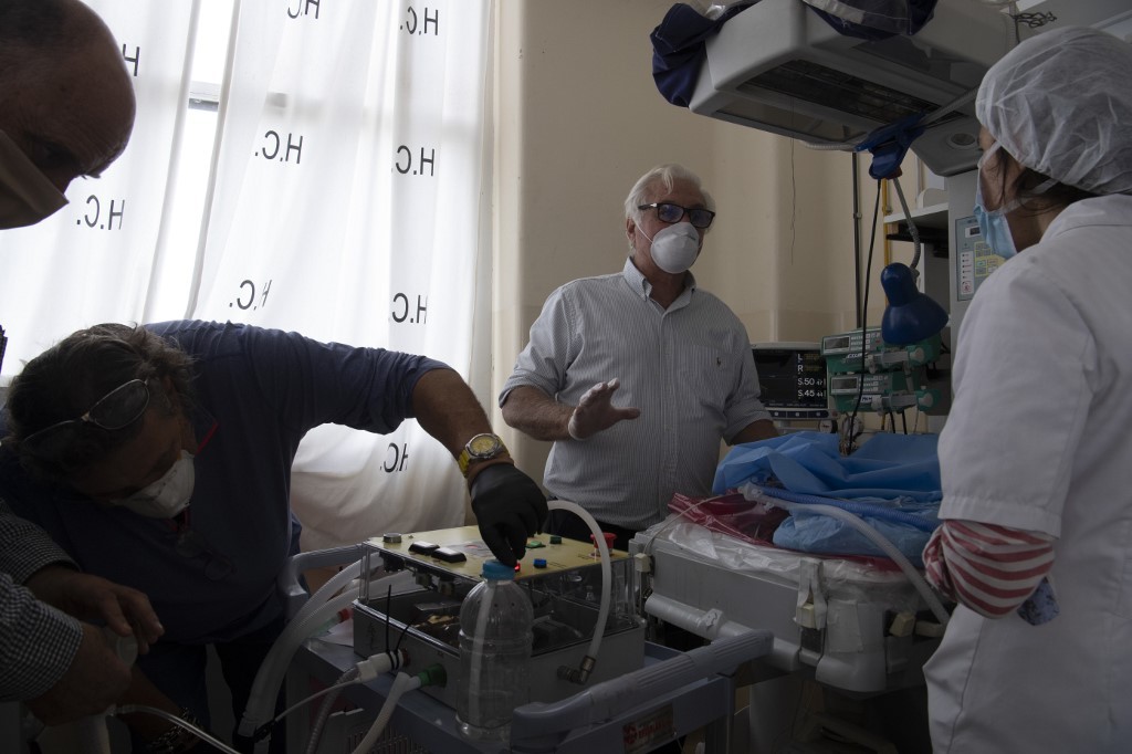 Coronavirus: Canessa, sobreviviente de Los Andes, creó un respirador para que la gente no muera de "sed de aire" | Internacionales