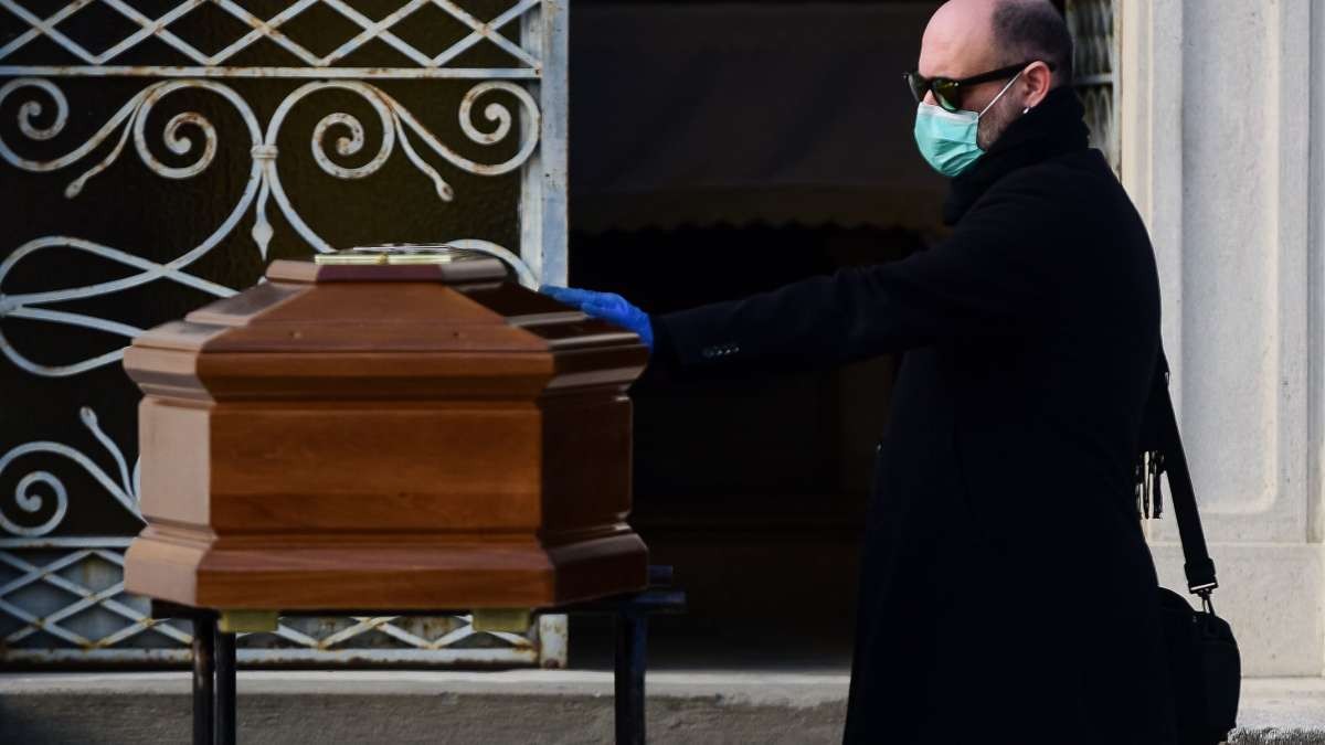 Tanatólogo aconsejó que se cremen los muertos por coronavirus: "No es obligatorio" | Actualidad