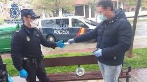 Violó la cuarentena para sacar a pasear a sus peces y fue detenido | Internacionales