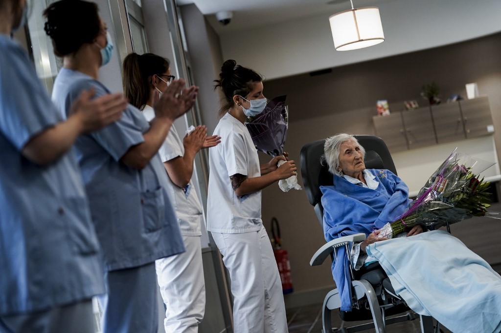 Tras cumplir 100 años, se recuperó del coronavirus y salió del hospital | Internacionales