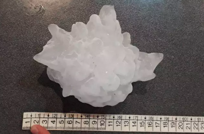 VIDEO: en Argentina cayó la piedra de granizo más grande del mundo | Actualidad