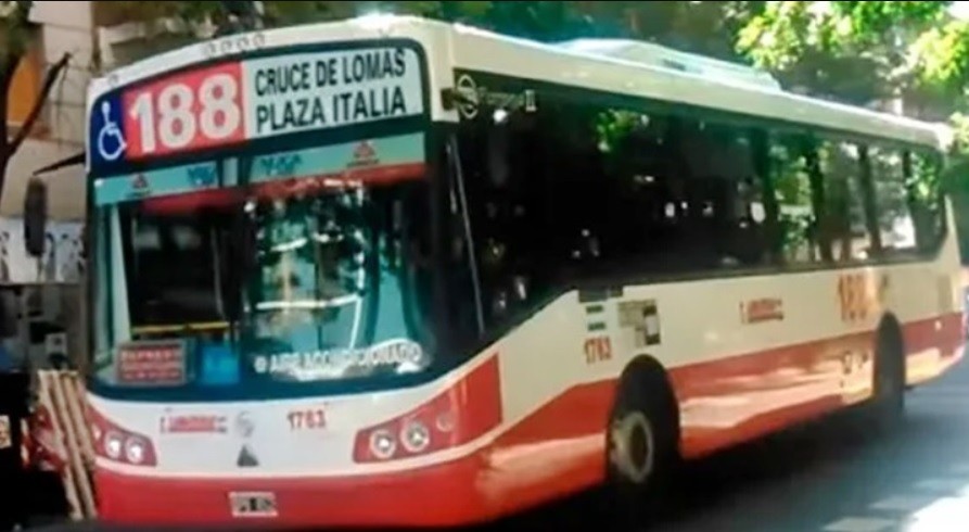 Robaron en un colectivo y le dejaron un cuchillo clavado en la cara al chofer | Actualidad
