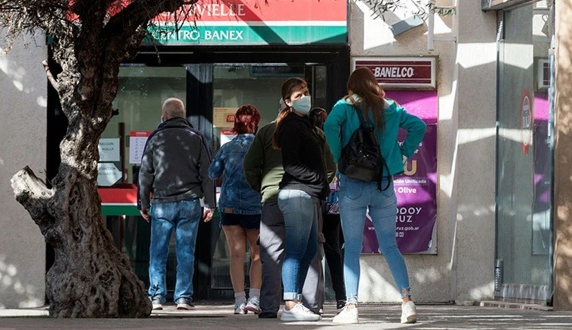 Los bancos deben reintegrar los débitos indebidos realizados sobre el pago del IFE | Actualidad