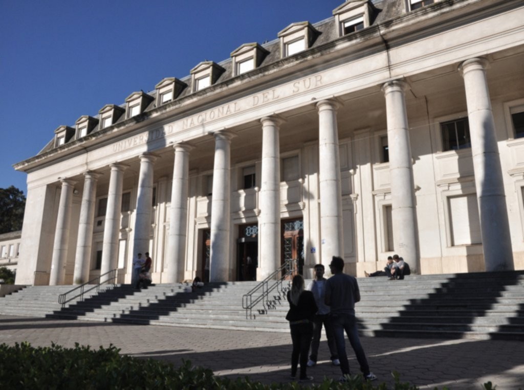 Apartan a los profesores que realizaron comentarios sexuales en una videollamada | Actualidad