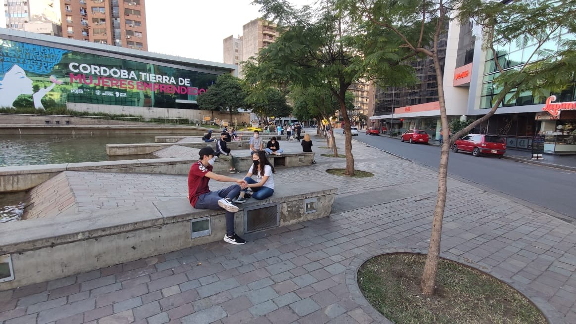 La salida recreativa en Nueva Córdoba: con barbijos en el Buen Pastor | Córdoba