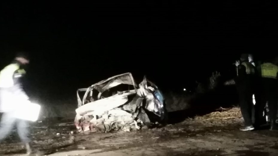 Cuatro personas murieron calcinadas en el auto tras chocar contra un montículo de tierra | Actualidad