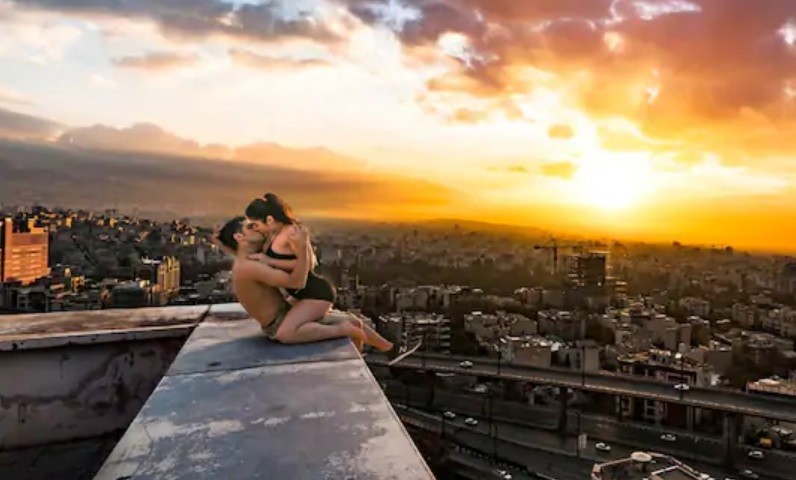 Detuvieron a un famoso atleta del parkour por besos en los techos | Internacionales