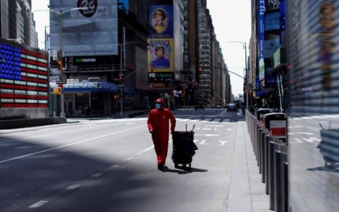 Estados Unidos registra menos de 700 muertes diarias por coronavirus por tercer día consecutivo | Internacionales