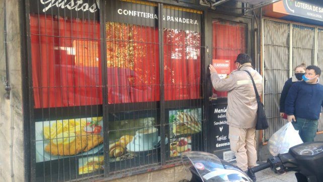 Clausuraron un bar en Rosario: había 10 personas sin barbijo adentro del local | Actualidad