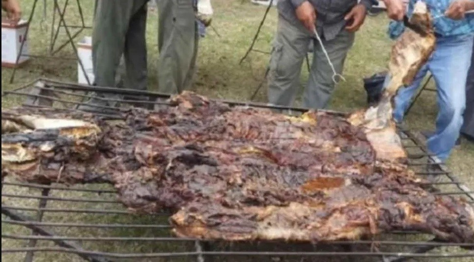 Arresto domiciliario para un concejal por festejar su cumpleaños con un centenar de invitados | Actualidad