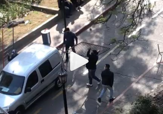 VIDEOS: violenta protesta de municipales, destrozos frente al Palacio 6 de Julio | Córdoba