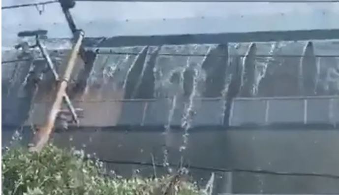 Terremoto en México: el momento en el que se desborda una pileta en una terraza | Internacionales